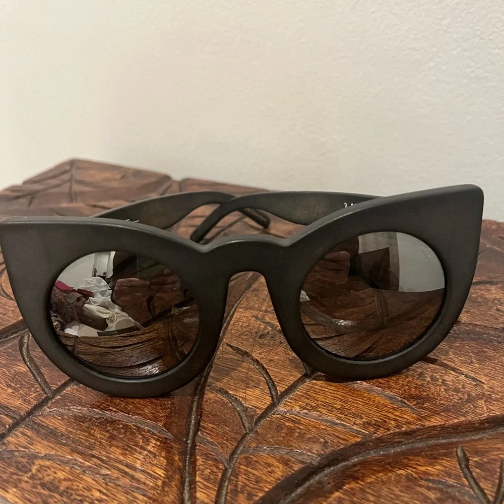 Valley Eyewear Matte Black Round Cat-Eye Sunglasses - Picture 1 of 5